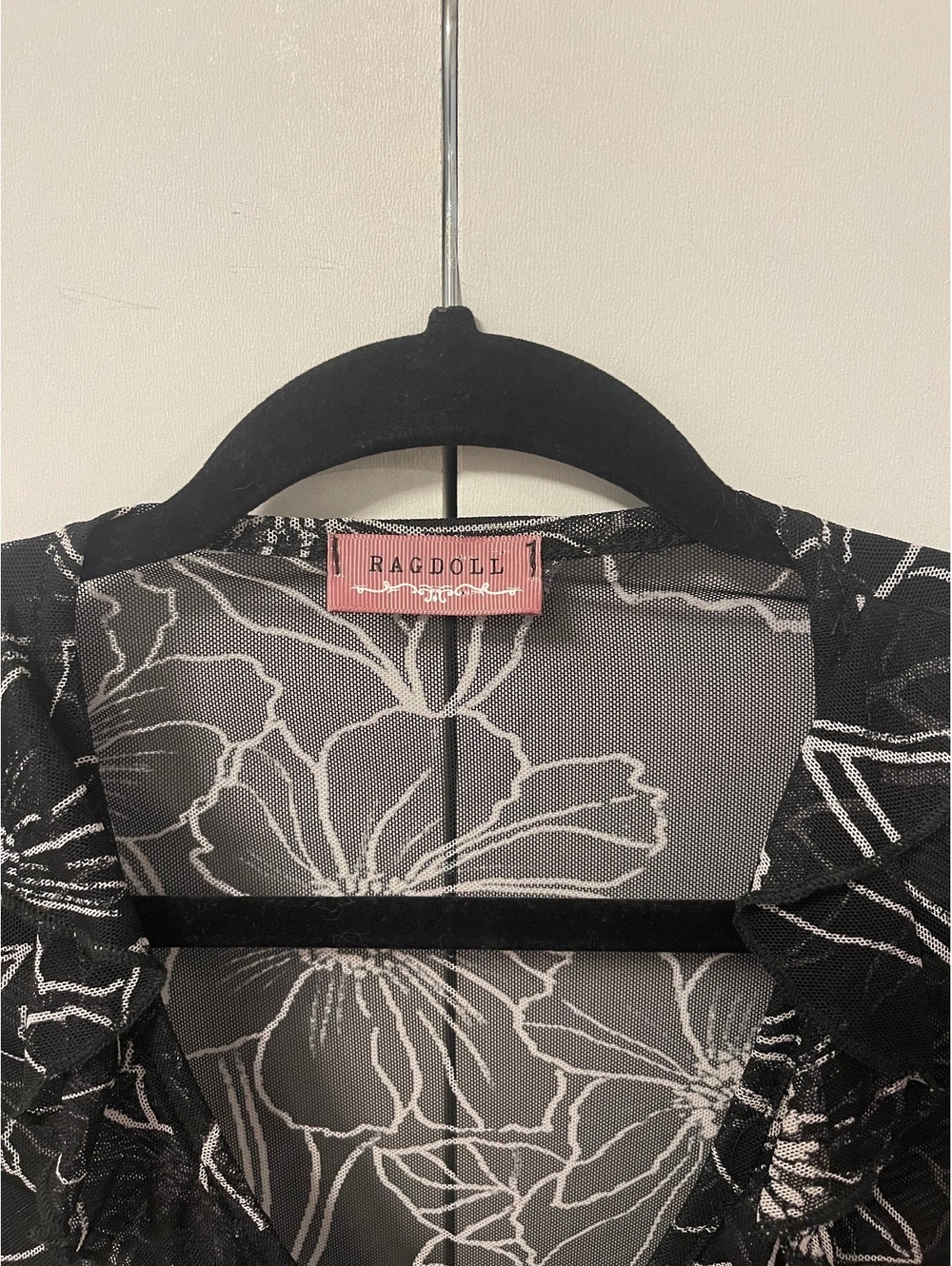 Ragdoll Black Sheer Floral Mesh Long Sleeve Top, Size 1 - Picture 4 of 5
